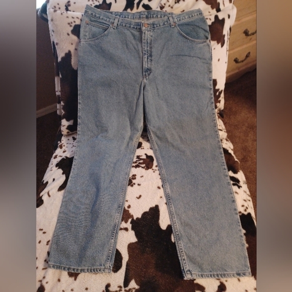 BRITTANNIA NWT RELAXED MENS JEANS, 42X32. IN GREAT SHAPE. - Picture 2 of 8